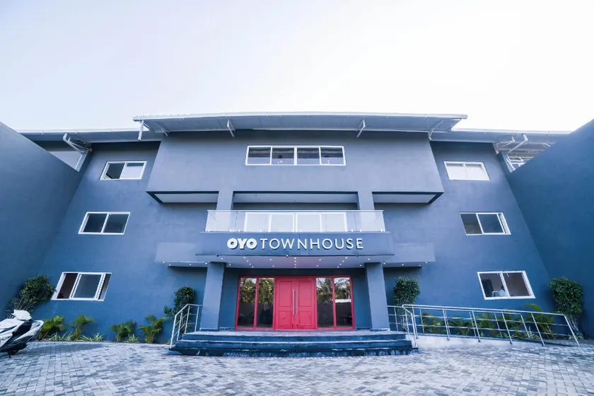 Townhouse Laguna Ecr Near Juhu Beach - Image 1