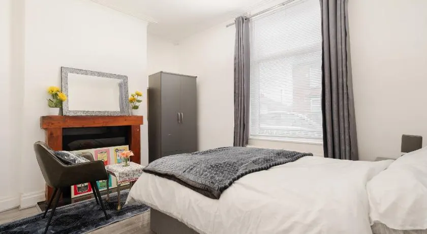 Modern 3-Bedroom Home in-Steps from Crown Point - Image 1