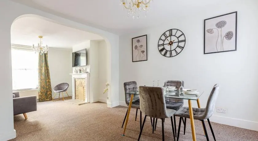 2Bed by Jubilee Square Maidstone - Image 1