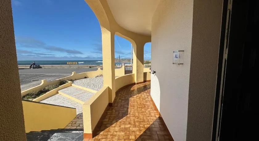 Peniche Surf & Sunset House - Image 1