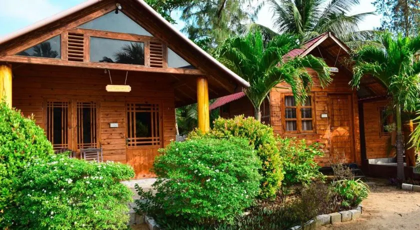 Mithra Paradise Beach Hotel - Image 1
