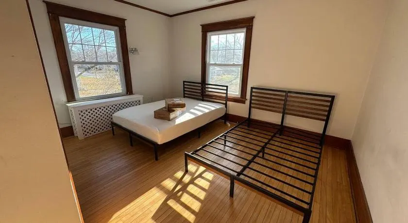 Warm and Cozy 4Bd 2Bath - Image 1