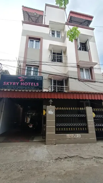 Skyry Hotels Adyar - Image 1