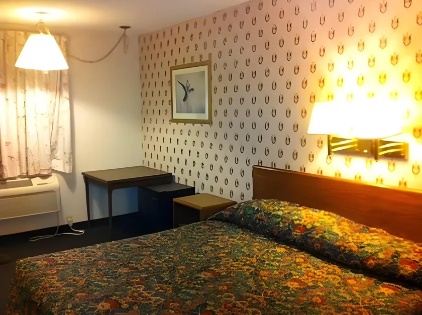 Landmark Inn - Image 1