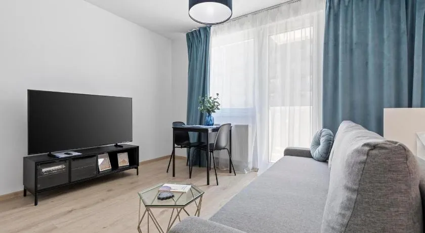 Blue Moon Apartment with Free Parking - Image 1