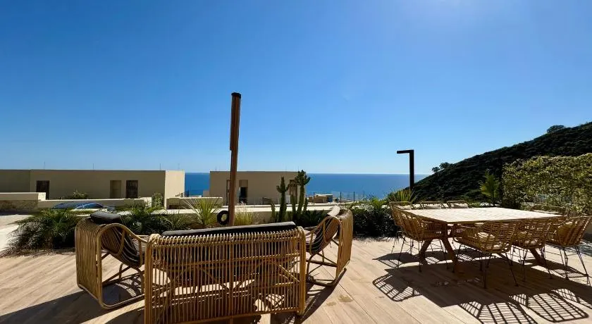 Sun Hill Green Coast, Palase - Image 1