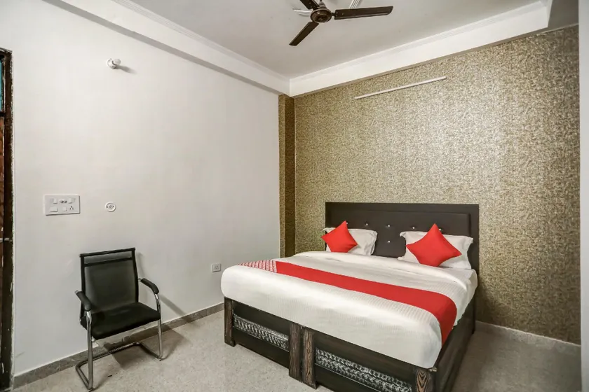 Hotel O Happy Stay Inn - Image 1