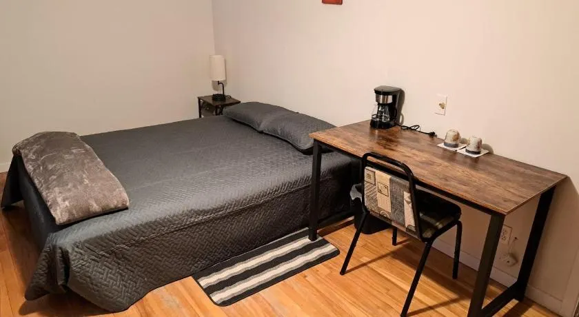 Le1226-Apartment with Free WIFI and Parking - Image 1