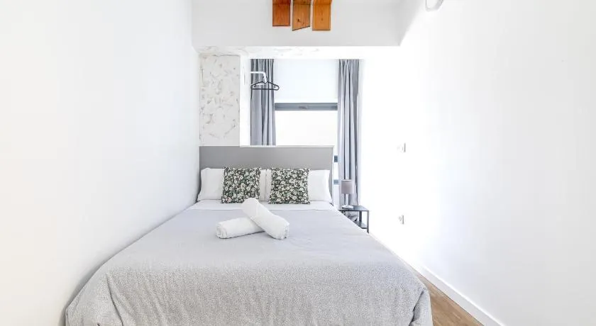 AYZ Princesa-Auto check-in property - Image 1