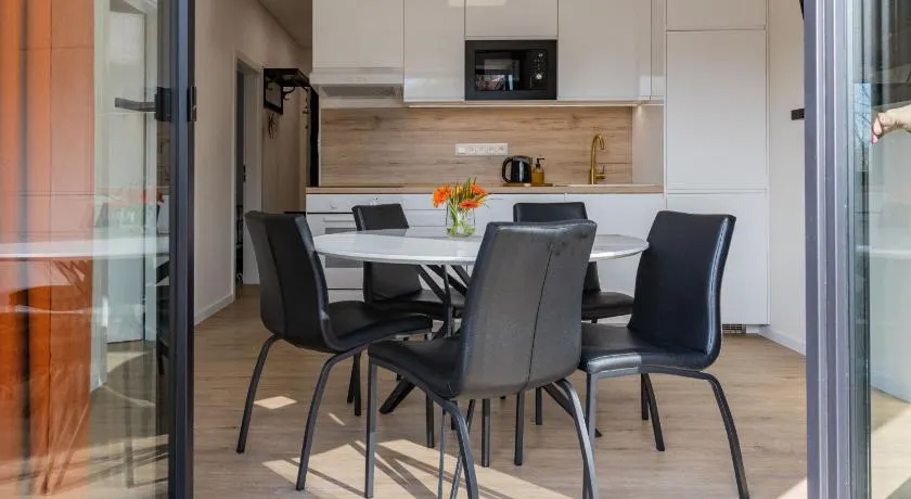 Private Stylish Apt With Free Parking 24-7 self check-in - Image 1