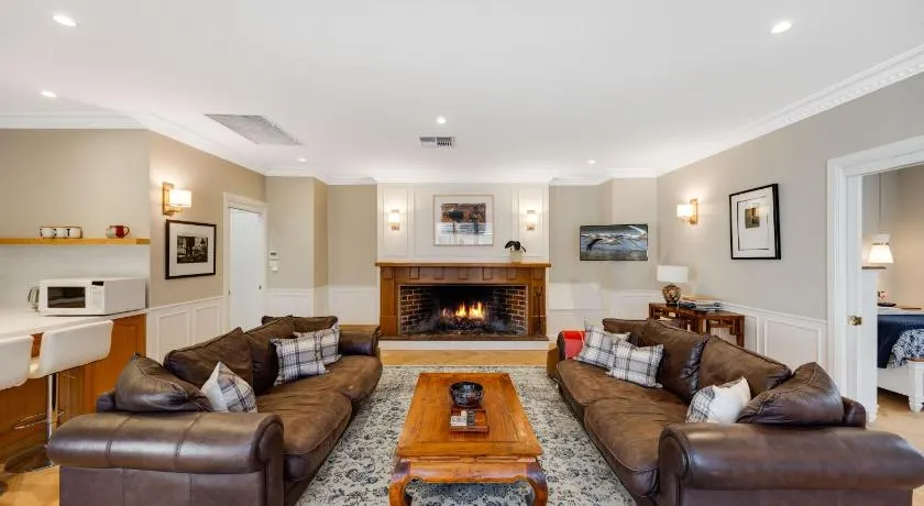 Hillgrove Lodge - Image 1
