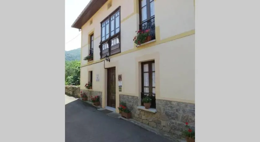 Casa del Cuetu. Traditional village house in Asturias - Image 1