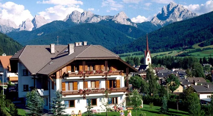 Sunnleit'n & Dolomiten Hotel Monguelfo - Image 1