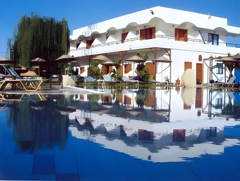 Aquarius Beach Hotel - Image 1