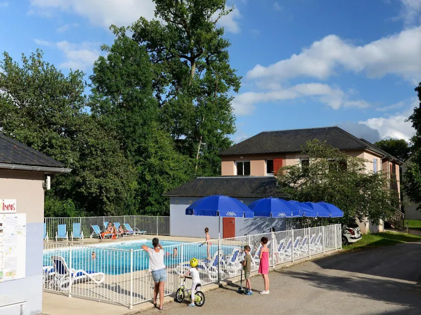 Tranquil Escape with Pool - Image 1