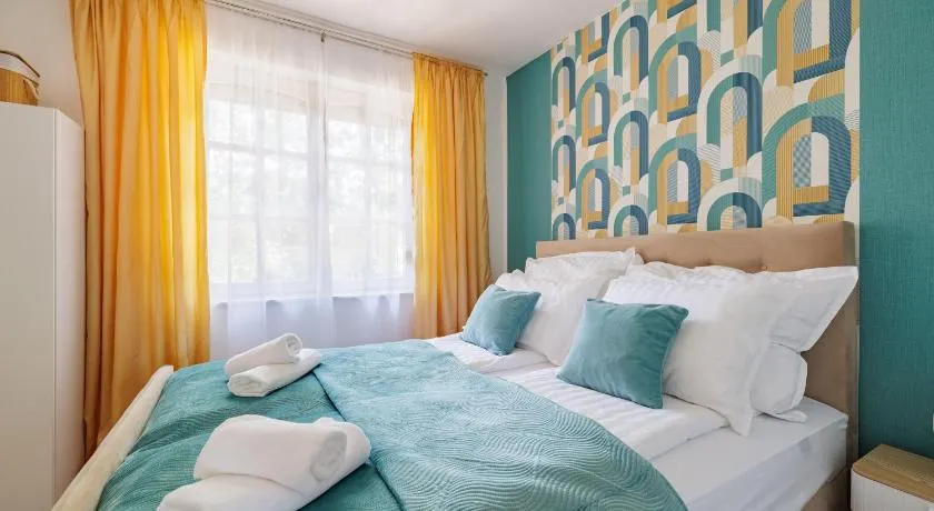 Deluxe Design Apartman - Image 1