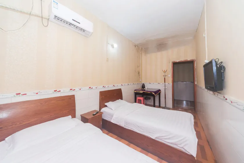 Bright Moon Hotel - Image 1