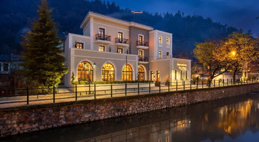 Mountain Pine Luxury Suites - Image 1