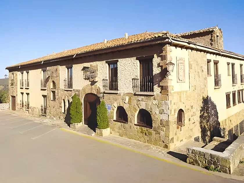 Hotel Leonor Mirón - Image 1