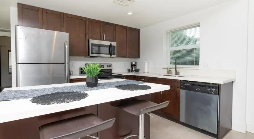 Spacious entire Apartment with Free Parking - Image 1