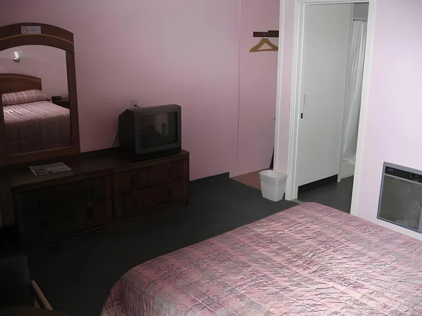 El Rancho Motel - Image 1