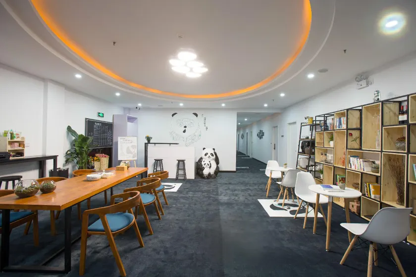 Luzhou Panda Theme Hotel (Shuijinggou Zhuzi Street Branch) - Image 1