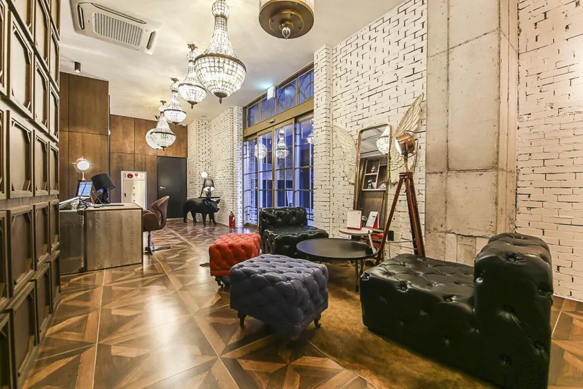 Lerocherrouge Hotel - Image 1