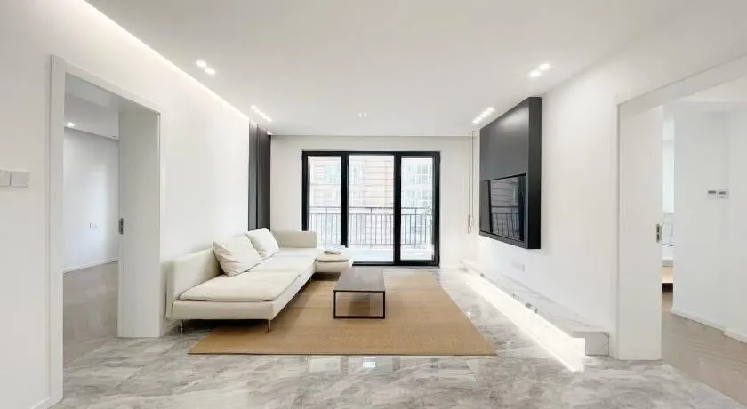 Eastern Hub - Jing'an Temple Branch Stylish 3-Bedroom in Bustling Area, Surrounded by Trendy Bistro and Bar Street, Only 100m from Subway - Image 1