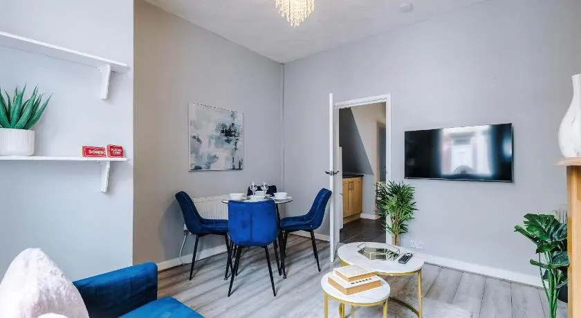 St Helens Central, 2 Bed , Long Stay OFFERS, Contractors, Relocations, Families, Sleeps 4 , St Helens - Image 1