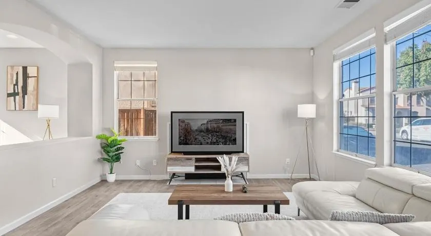 4726 Stylish 3BR Retreat wGarage EV Charger - Image 1