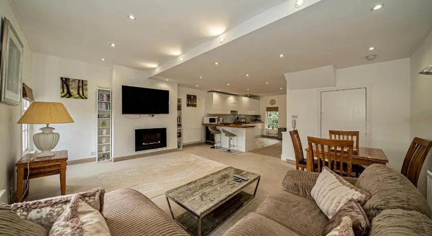 Serviced Apartments Macclesfield - Image 1
