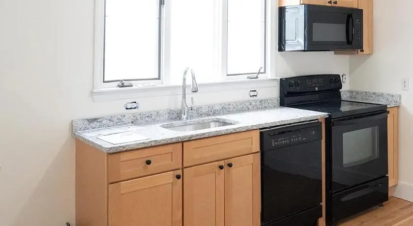 Brand New Spacious FamilyFriendly Home near Boston - Image 1