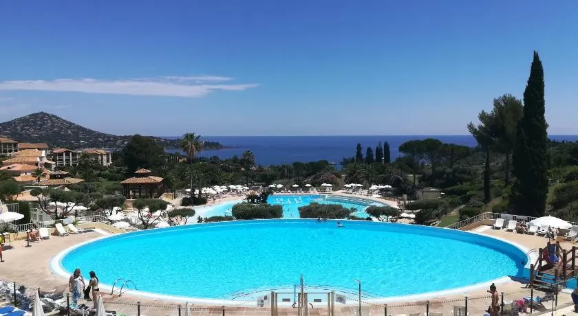 CAP ESTEREL appartement climatisé dans le centre du village vacances - Image 1
