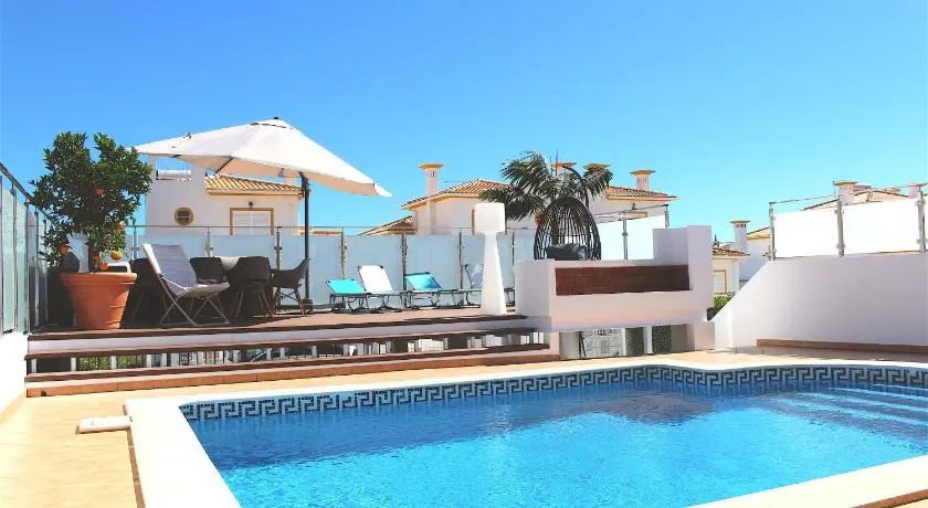 magnifique et spacieuse villa avec piscine privative - Image 1