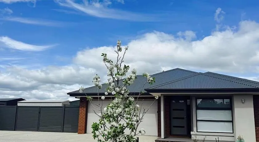 Nagambie Living - Image 1