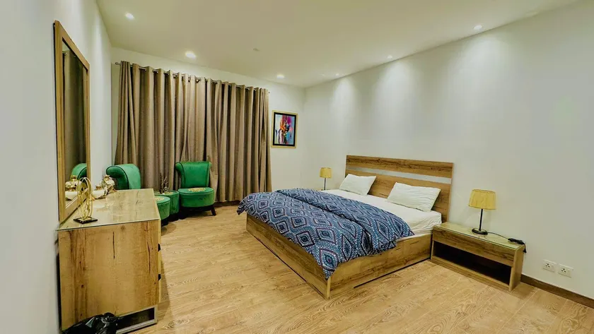Penta square Mall & Residence - Image 1