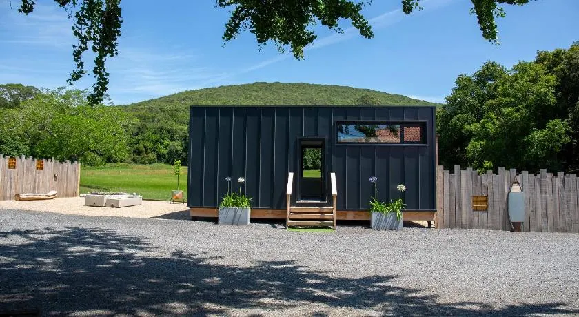 VIBE LUXURY CABINS - Image 1