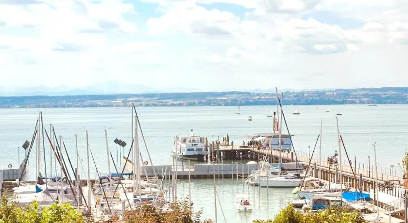 Seeloge mit Dachterrasse direkt am Westhafen in Hagnau am Bodensee - Image 1