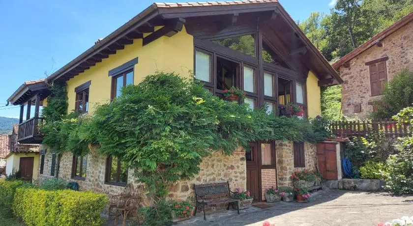 Apartamentos Rurales Los Picos de Redo - Image 1