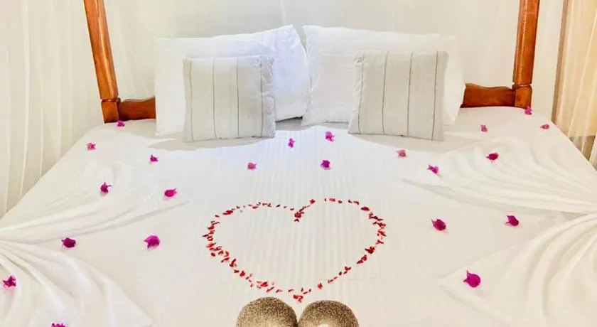 Dilena Beach Inn - Image 1