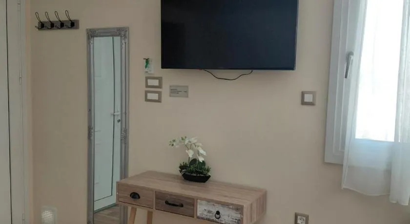 3SYS Apartment 403 - Image 1