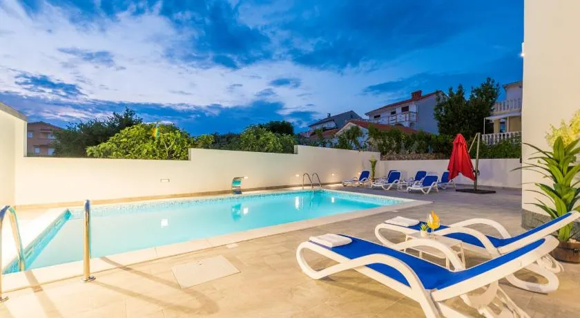 Villa Jana luxury apartments - Image 1