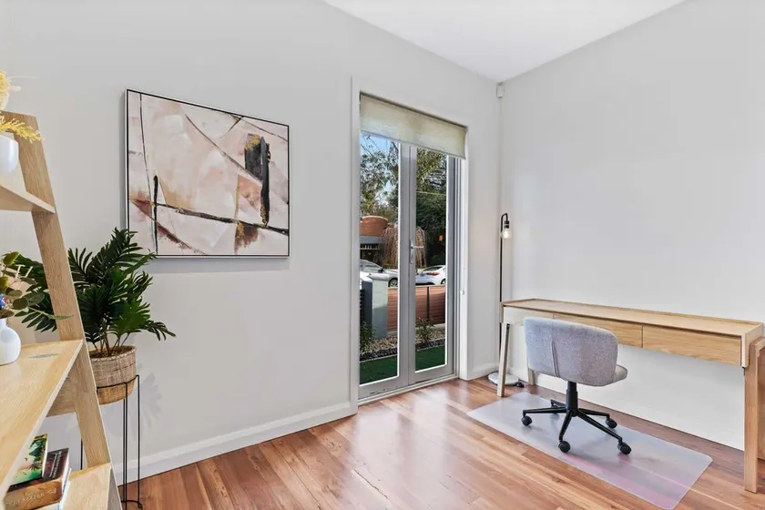 Chic 2-Bed Home By Bustling Shops - Image 1