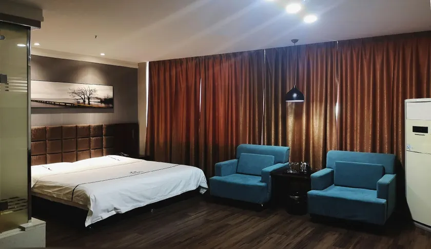 Yiyuan Fashion Hotel - Image 1