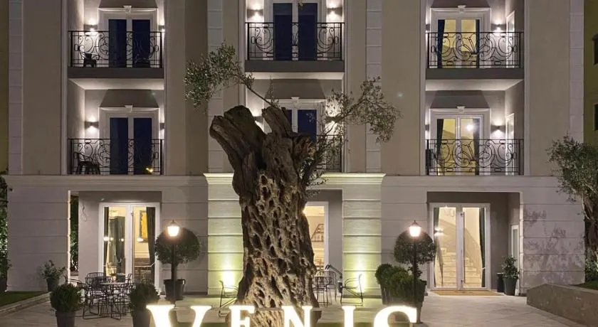 Venis Hotel - Image 1