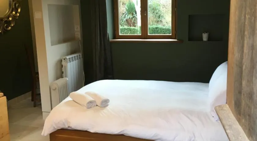 Farmhouse B&B - Image 1