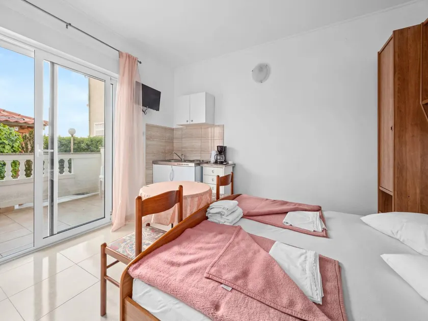 Studio in Rab near Sandy Beach - Image 1