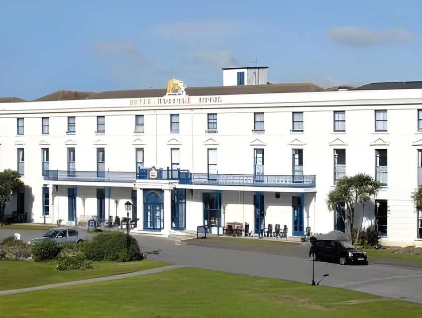 Royal Norfolk Hotel - Image 1