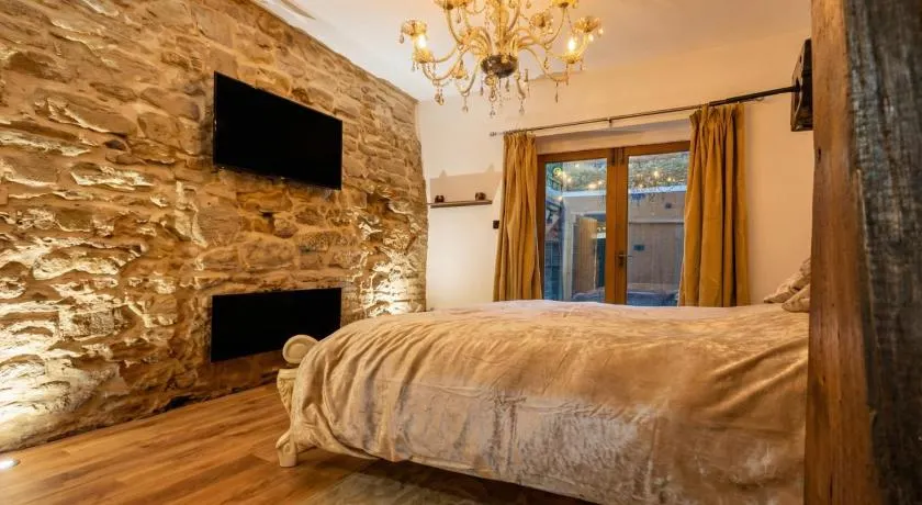 Period Apartment near East Midlands Airport and Donington Park Circuit - Image 1