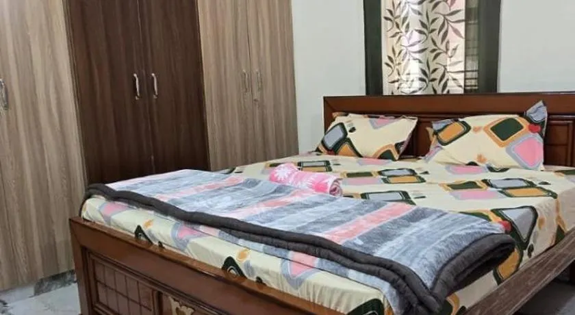 Mukunda 1bk king sized bedroom Ac - Image 1